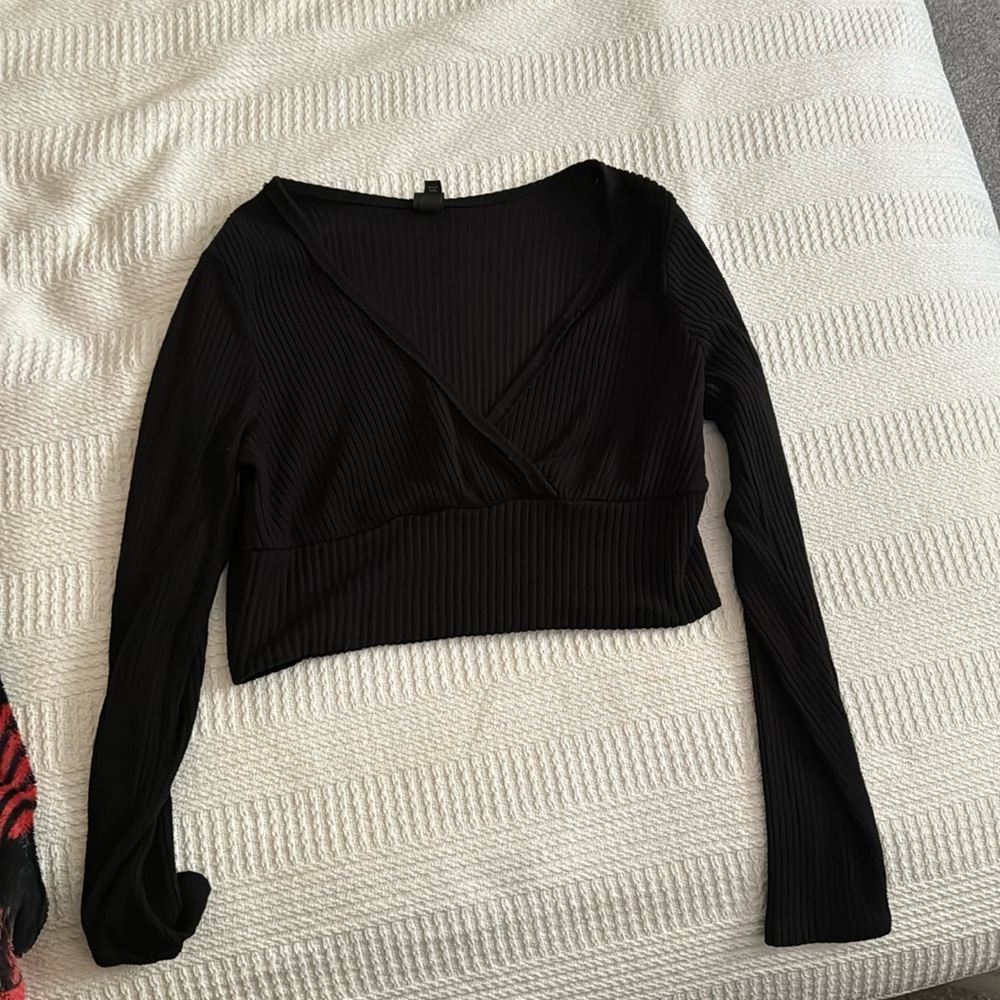 Good condition black long sleeve (L)